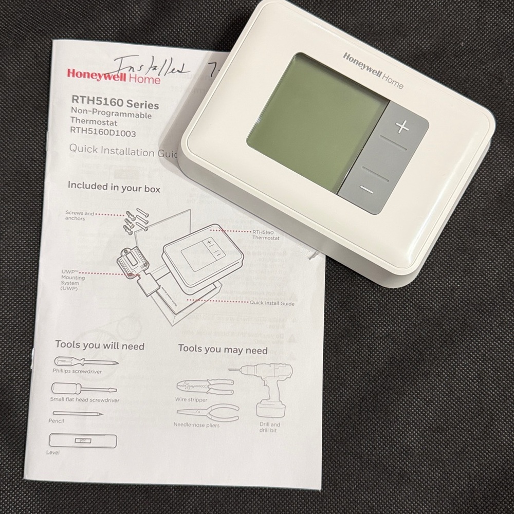 Honeywell Home RTH5160 Series Non-Programmable Thermostat - used
